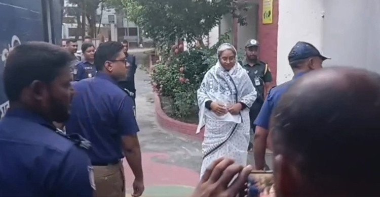 প্যারোলে মুক্তির পর ঢাকার পথে দীপু মনি